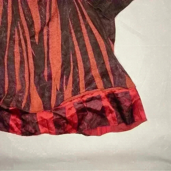 Red Graphic Blouse - Picture 3 of 4